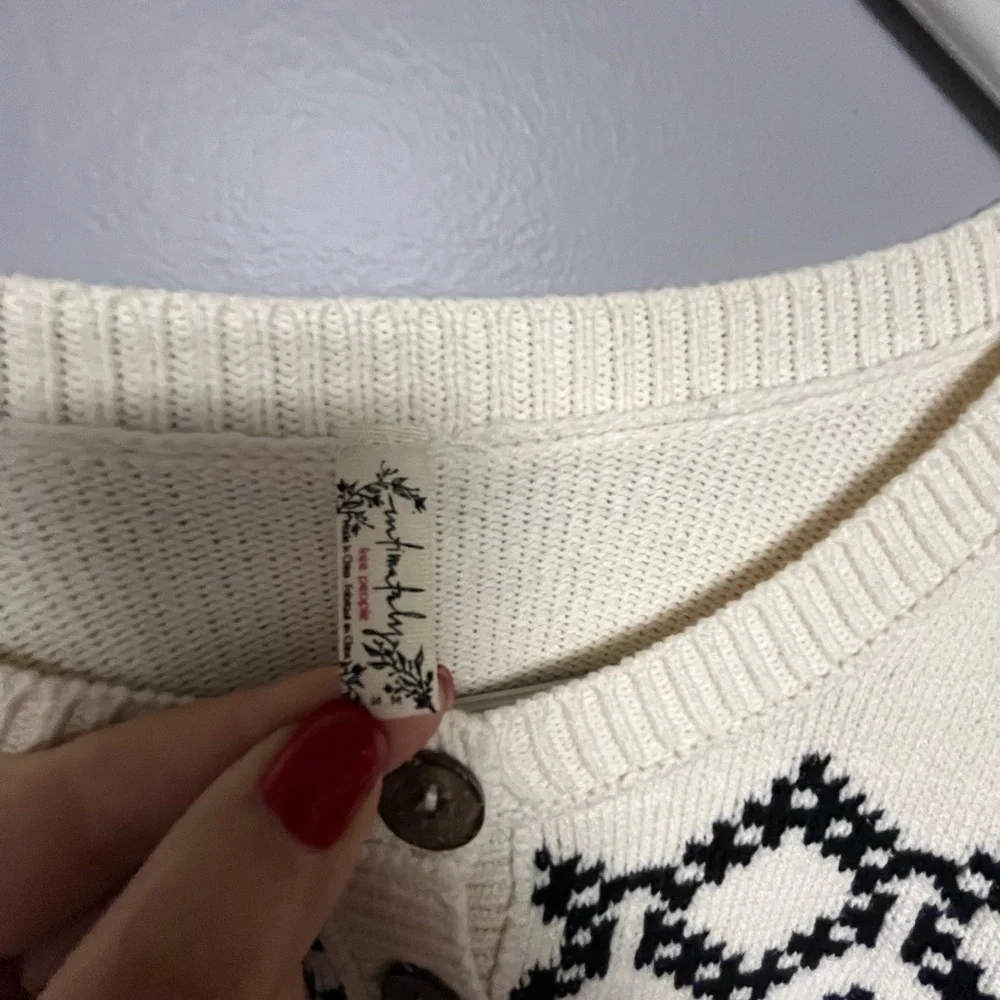 Free People Black and Cream Patterned Sweater Size Medium NWOT